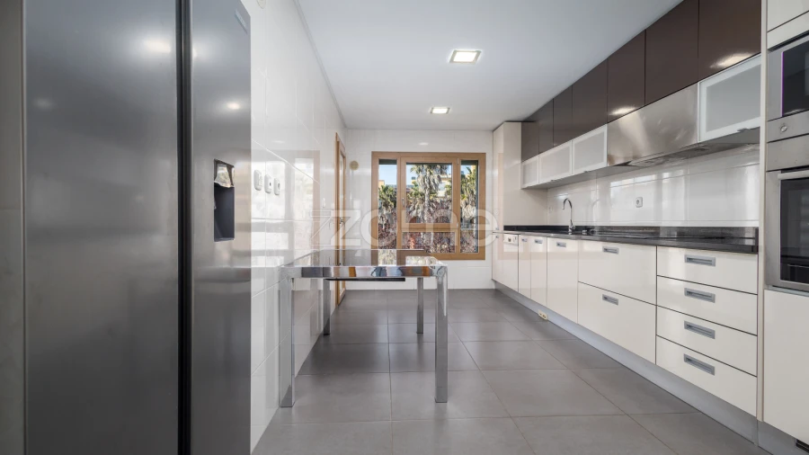 Apartamento T4 para Venda em Carcavelos e Parede