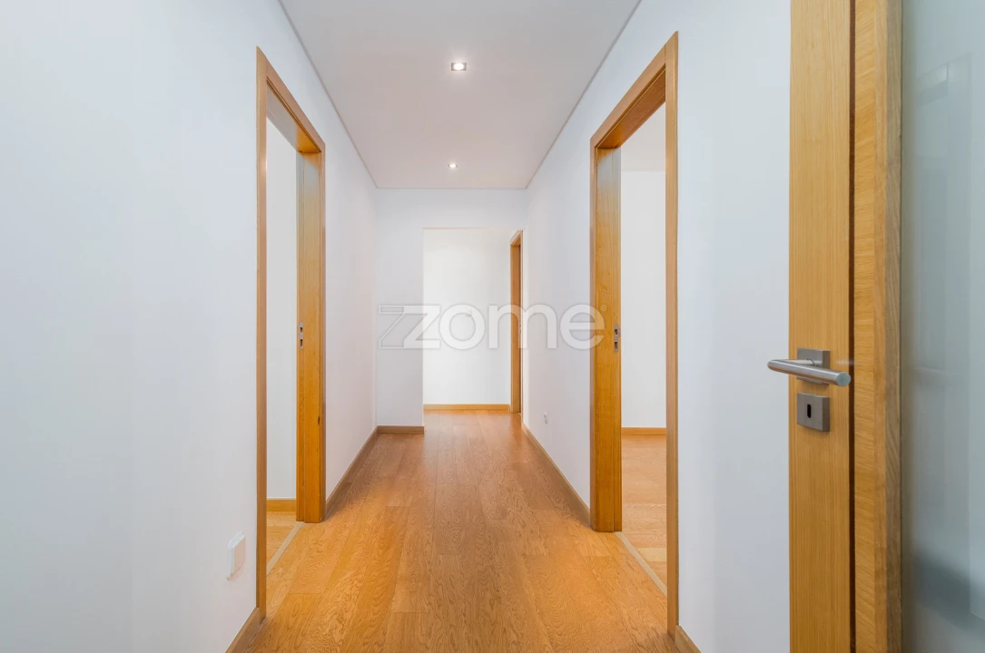 Apartamento T4 para Venda em Carcavelos e Parede Foto 13