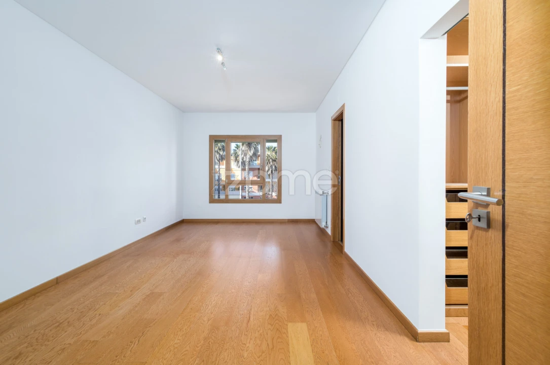 Apartamento T4 para Venda em Carcavelos e Parede Foto 14