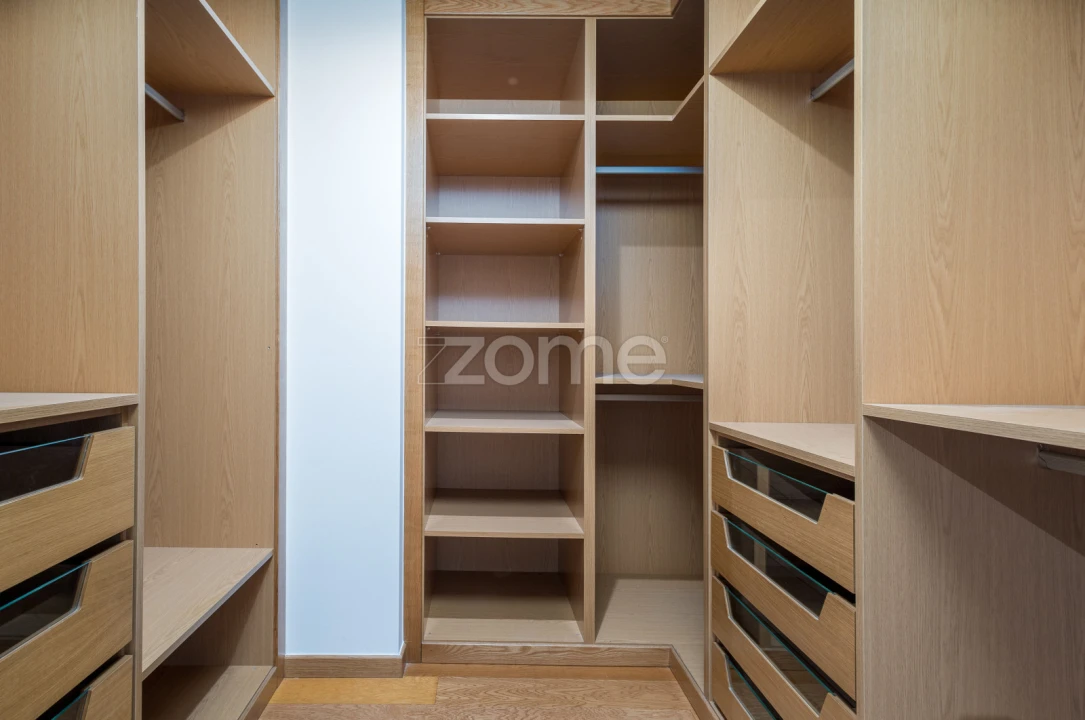 Apartamento T4 para Venda em Carcavelos e Parede Foto 15