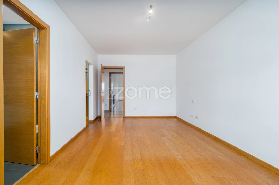 Apartamento T4 para Venda em Carcavelos e Parede Foto 16