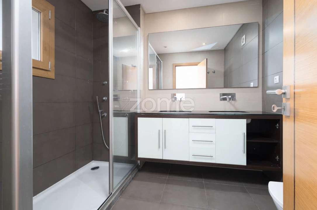 Apartamento T4 para Venda em Carcavelos e Parede Foto 17