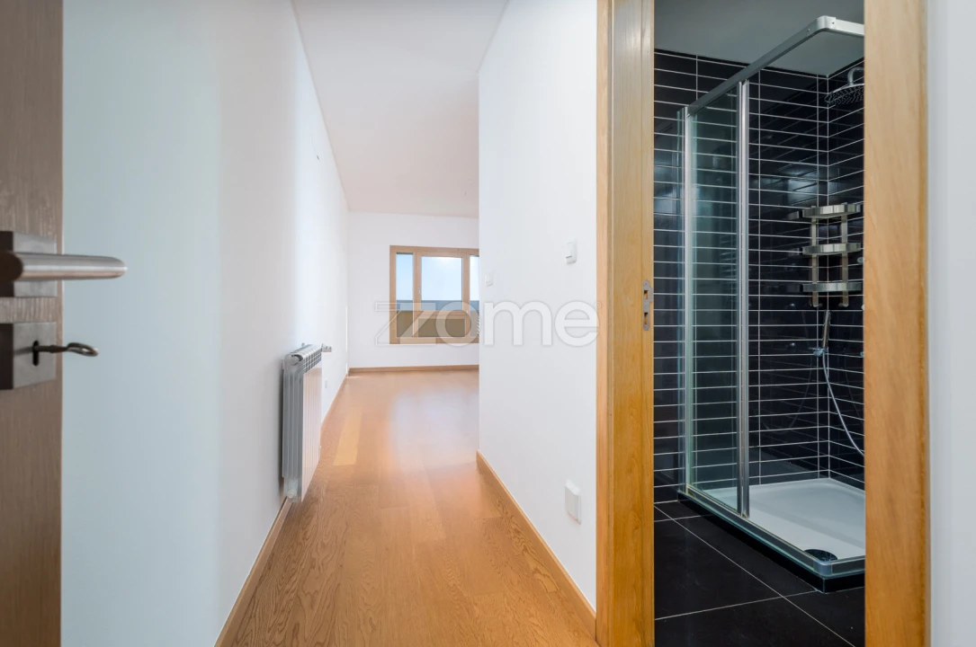 Apartamento T4 para Venda em Carcavelos e Parede Foto 18