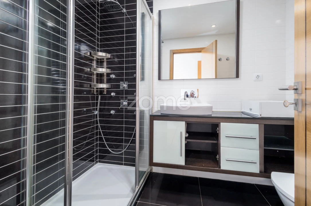 Apartamento T4 para Venda em Carcavelos e Parede Foto 19