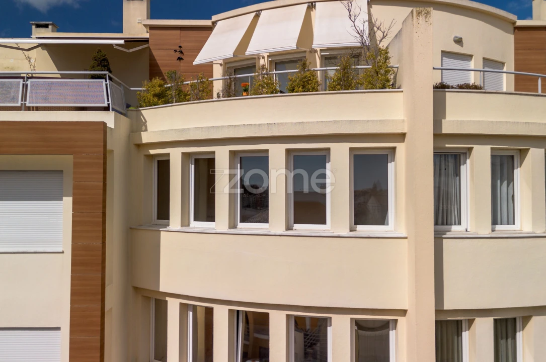 Apartamento T4 para Venda em Carcavelos e Parede Foto 2