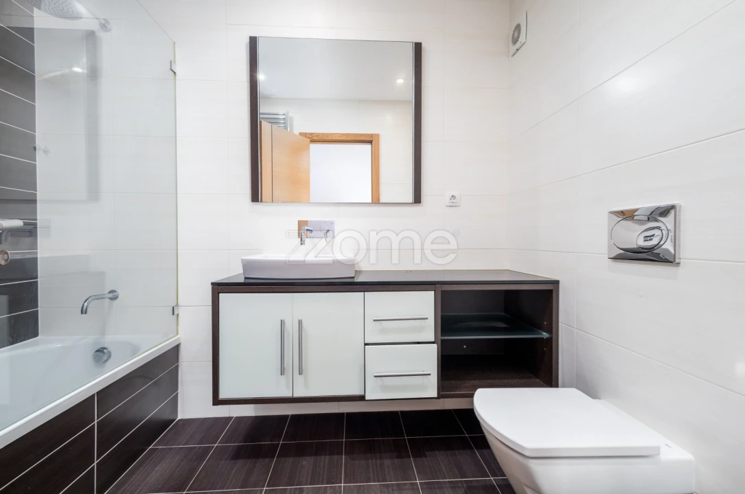 Apartamento T4 para Venda em Carcavelos e Parede Foto 25
