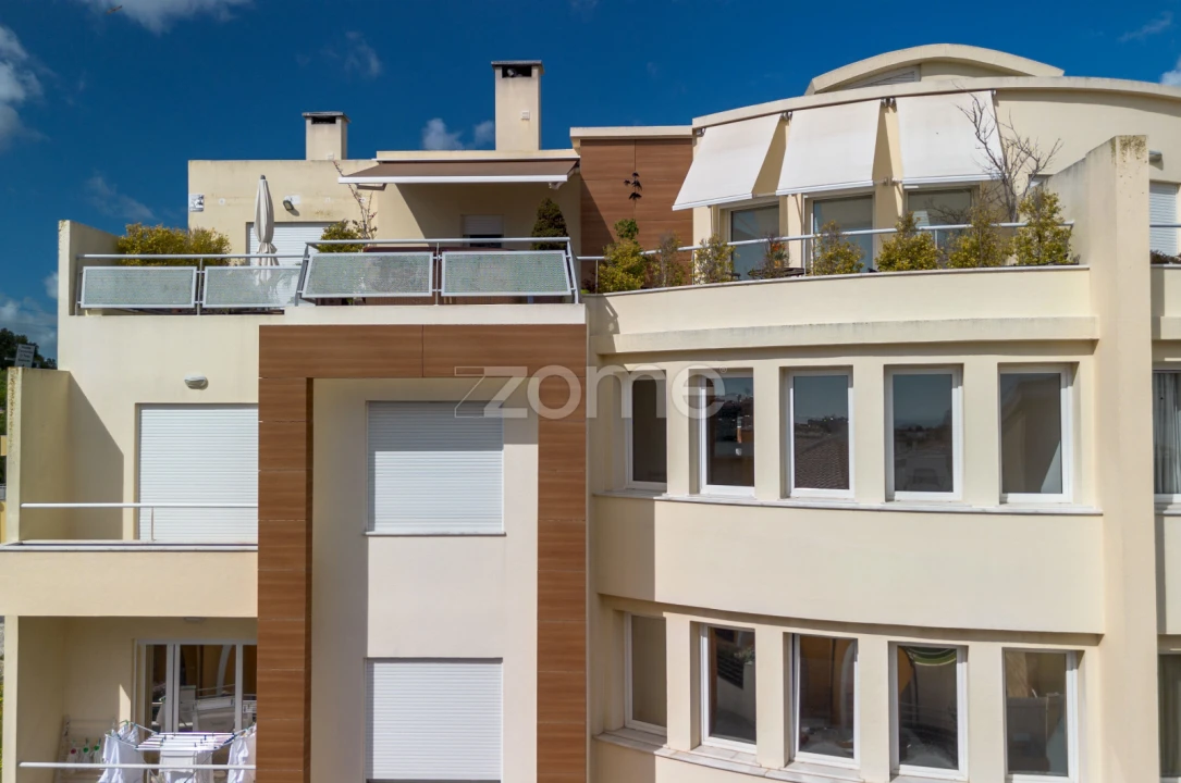 Apartamento T4 para Venda em Carcavelos e Parede Foto 3