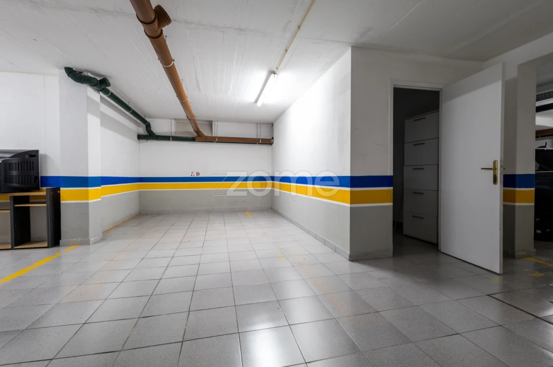 Apartamento T4 para Venda em Carcavelos e Parede Foto 31