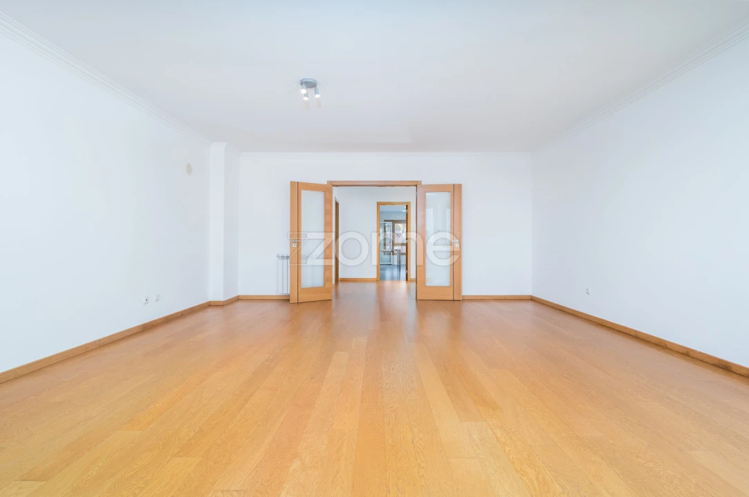 Apartamento T4 para Venda em Carcavelos e Parede Foto 5
