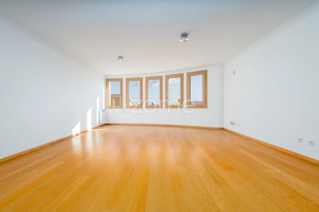 Apartamento T4 para Venda em Carcavelos e Parede Foto 4