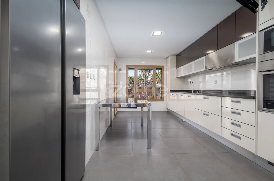 Apartamento T4 para Venda em Carcavelos e Parede Foto 8