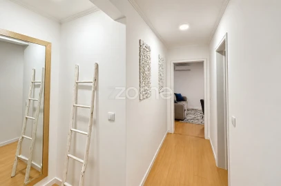 Apartamento T2 para Arrendamento em Capelas
