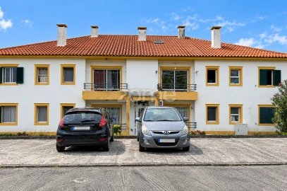 Apartamento T2 para Arrendamento em Capelas