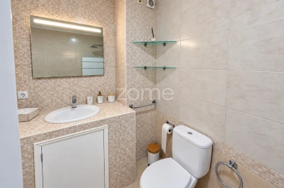 Apartamento T2 para Arrendamento em Capelas