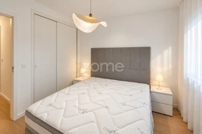 Apartamento T2 para Arrendamento em Capelas