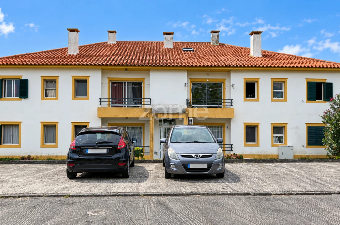 Apartamento T2 para Arrendamento em Capelas Foto 14