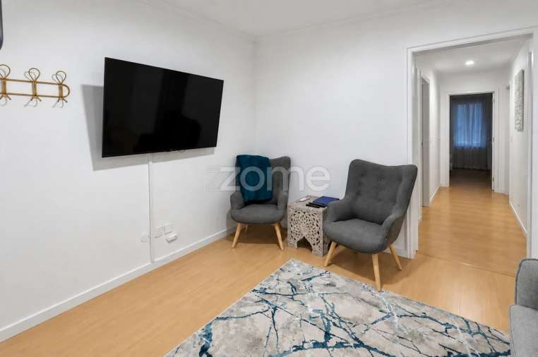 Apartamento T2 para Arrendamento em Capelas Foto 3