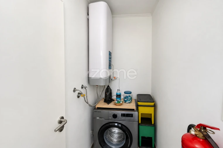 Apartamento T2 para Arrendamento em Capelas Foto 12