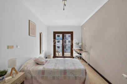 Apartamento T3 para Venda em Ramada e Caneças