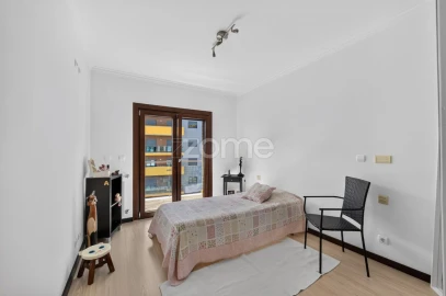 Apartamento T3 para Venda em Ramada e Caneças