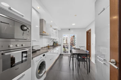 Apartamento T3 para Venda em Ramada e Caneças
