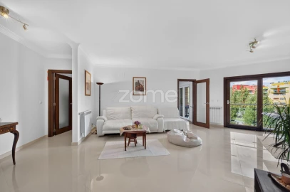 Apartamento T3 para Venda em Ramada e Caneças