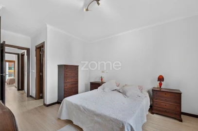 Apartamento T3 para Venda em Ramada e Caneças
