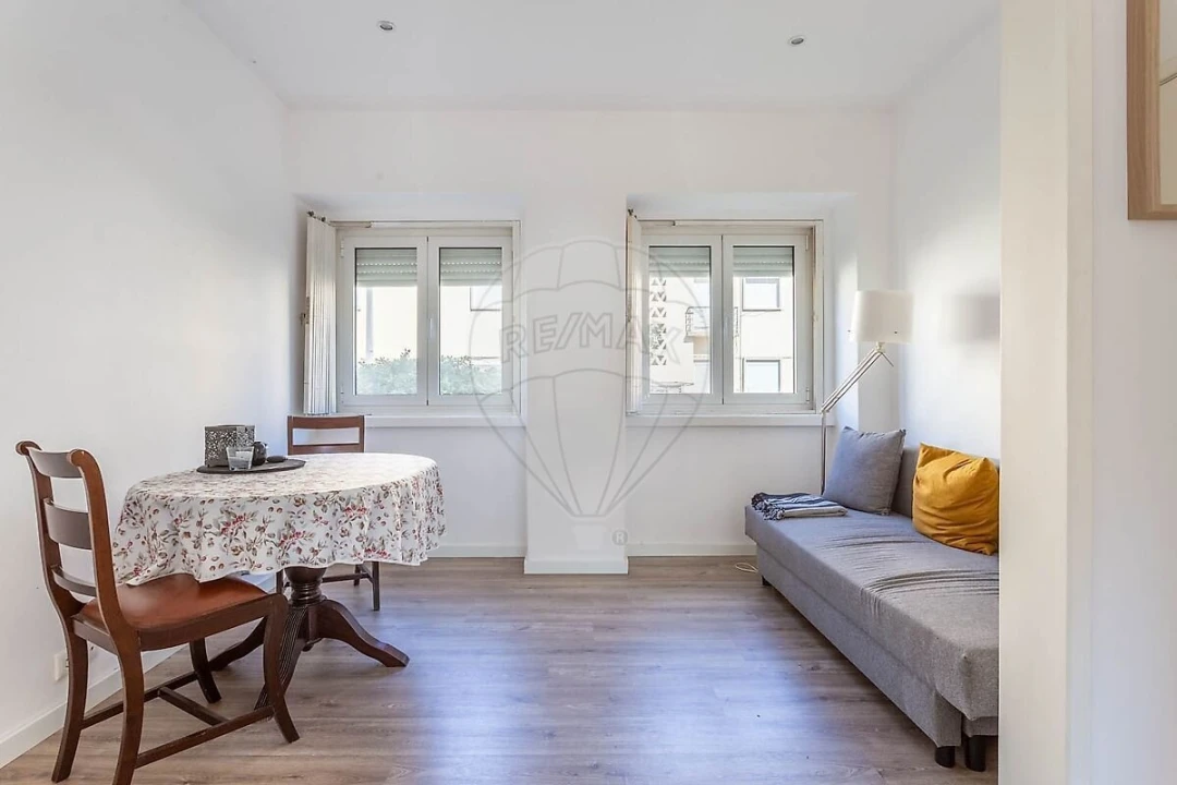 Apartamento T1 para Venda em Alvalade Foto 5