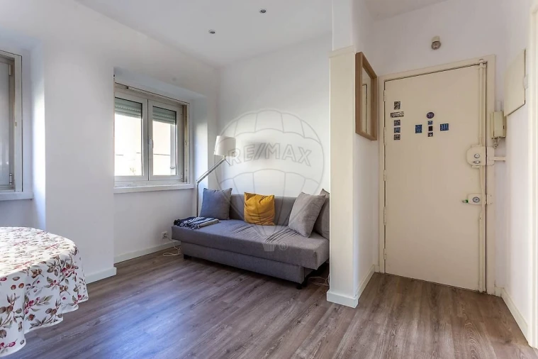 Apartamento T1 para Venda em Alvalade Foto 3