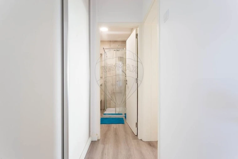 Apartamento T1 para Venda em Alvalade Foto 11