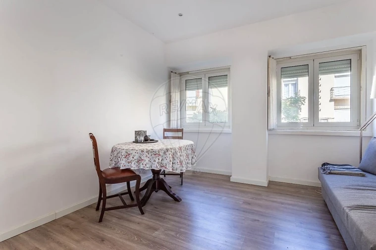 Apartamento T1 para Venda em Alvalade Foto 4