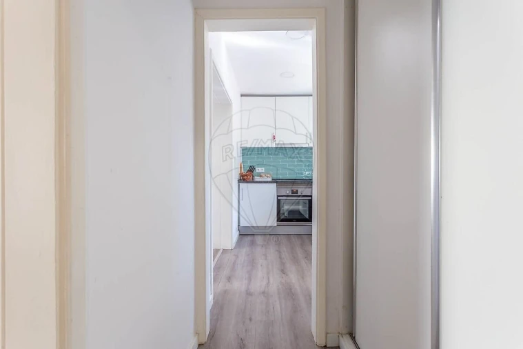 Apartamento T1 para Venda em Alvalade Foto 12