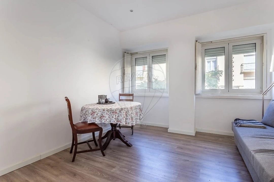 Apartamento T1 para Venda em Alvalade Foto 4
