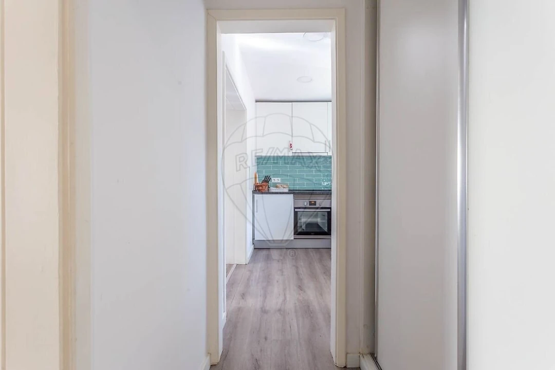 Apartamento T1 para Venda em Alvalade Foto 12