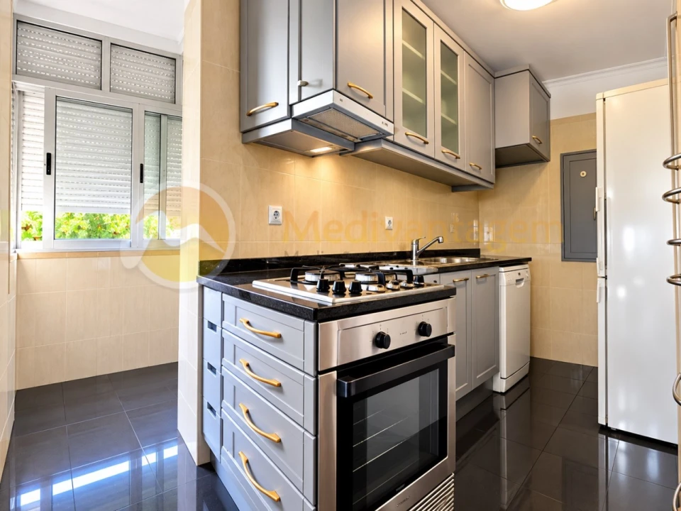 Apartamento T2 para Venda em Benfica Foto 3