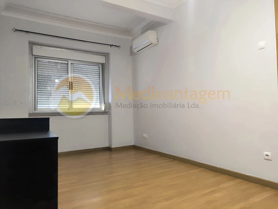 Apartamento T2 para Venda em Benfica Foto 10