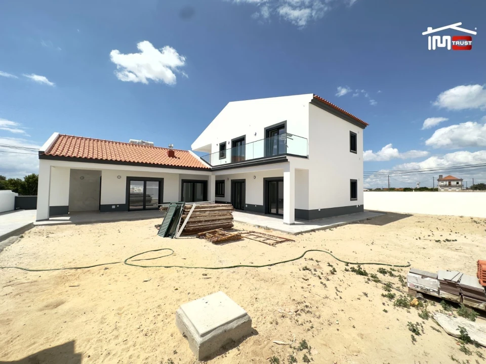 Moradia T5 para Venda em Atalaia e Alto Estanqueiro-Jardia Foto 38