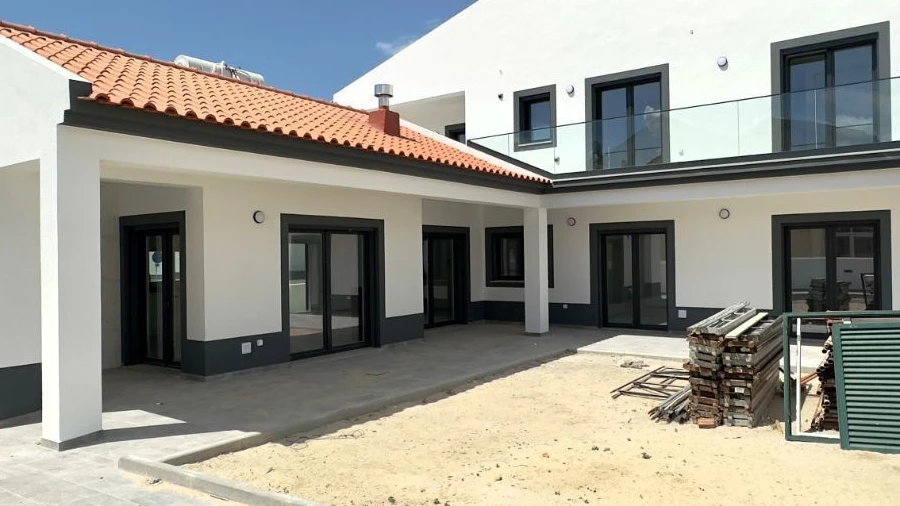 Moradia T5 para Venda em Atalaia e Alto Estanqueiro-Jardia