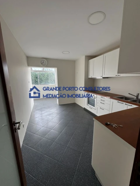 Apartamento T3 para Arrendamento em Aldoar, Foz do Douro e Nevogilde