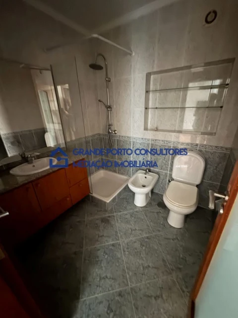 Apartamento T3 para Arrendamento em Aldoar, Foz do Douro e Nevogilde