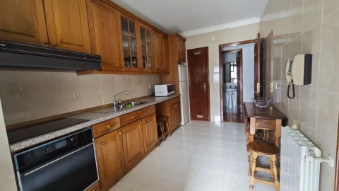 Apartamento T3 para Arrendamento em Mafamude e Vilar do Paraíso