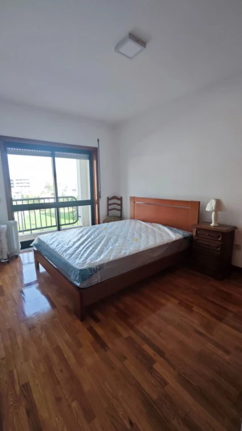 Apartamento T3 para Arrendamento em Mafamude e Vilar do Paraíso