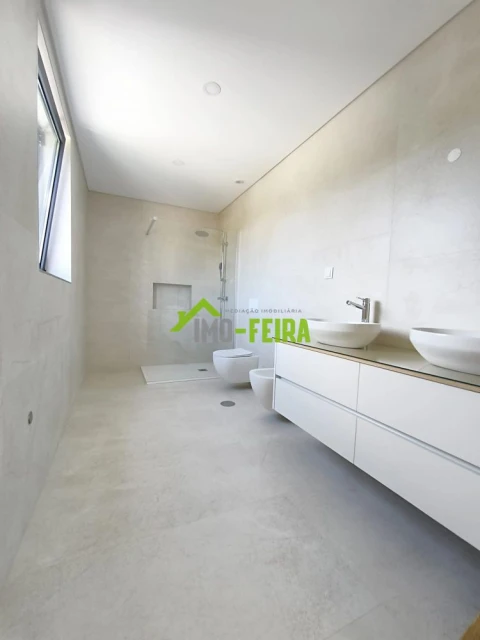 Moradia T3 para Venda em Santa Maria da Feira, Travanca, Sanfins e Espargo
