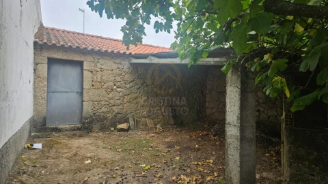 Moradia para Venda em Escalos de Cima e Lousa