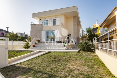 Moradia T3 para Venda em Charneca de Caparica e Sobreda