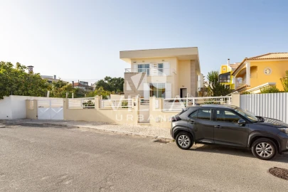 Moradia T3 para Venda em Charneca de Caparica e Sobreda
