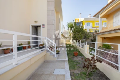 Moradia T3 para Venda em Charneca de Caparica e Sobreda