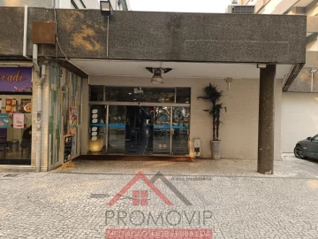 Loja para Arrendamento em Santo Tirso, Couto (Santa Cristina e São Miguel) e Burgães