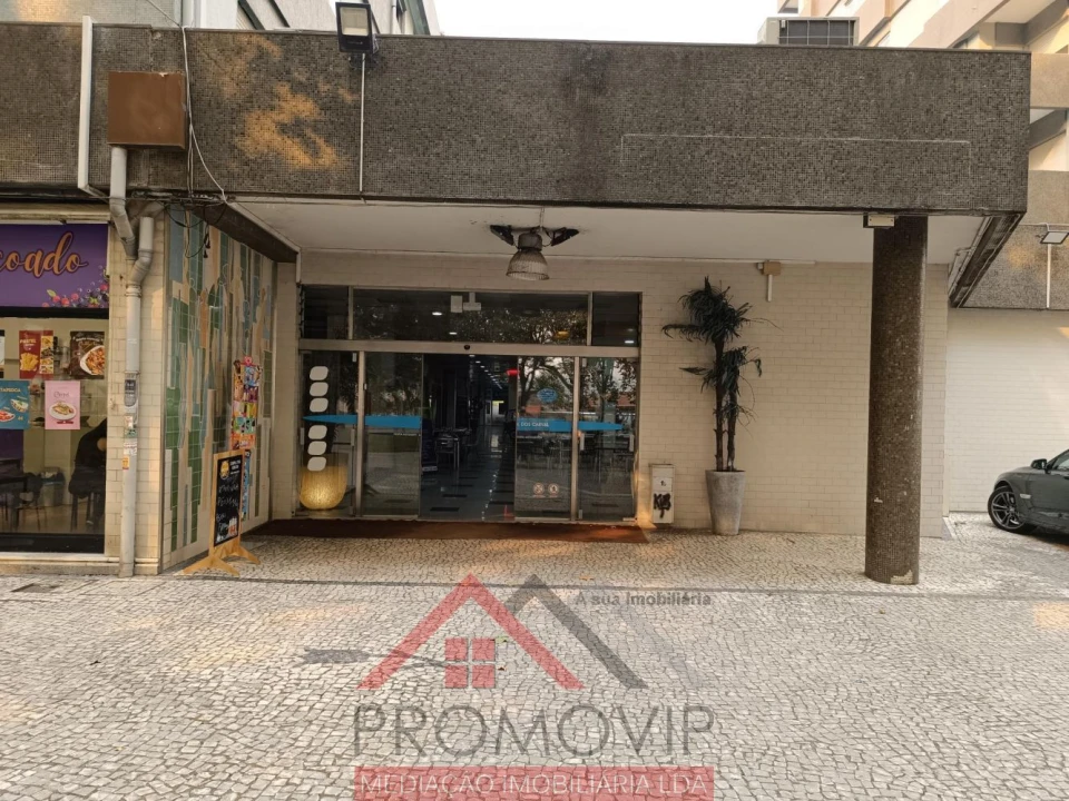 Loja para Arrendamento em Santo Tirso, Couto (Santa Cristina e São Miguel) e Burgães Foto 1