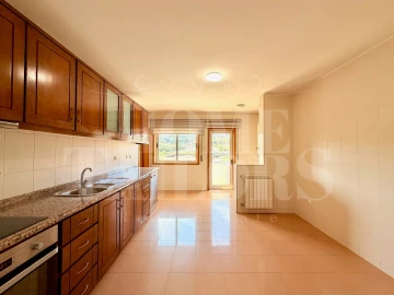 Apartamento T4 para Arrendamento em Termas de São Vicente